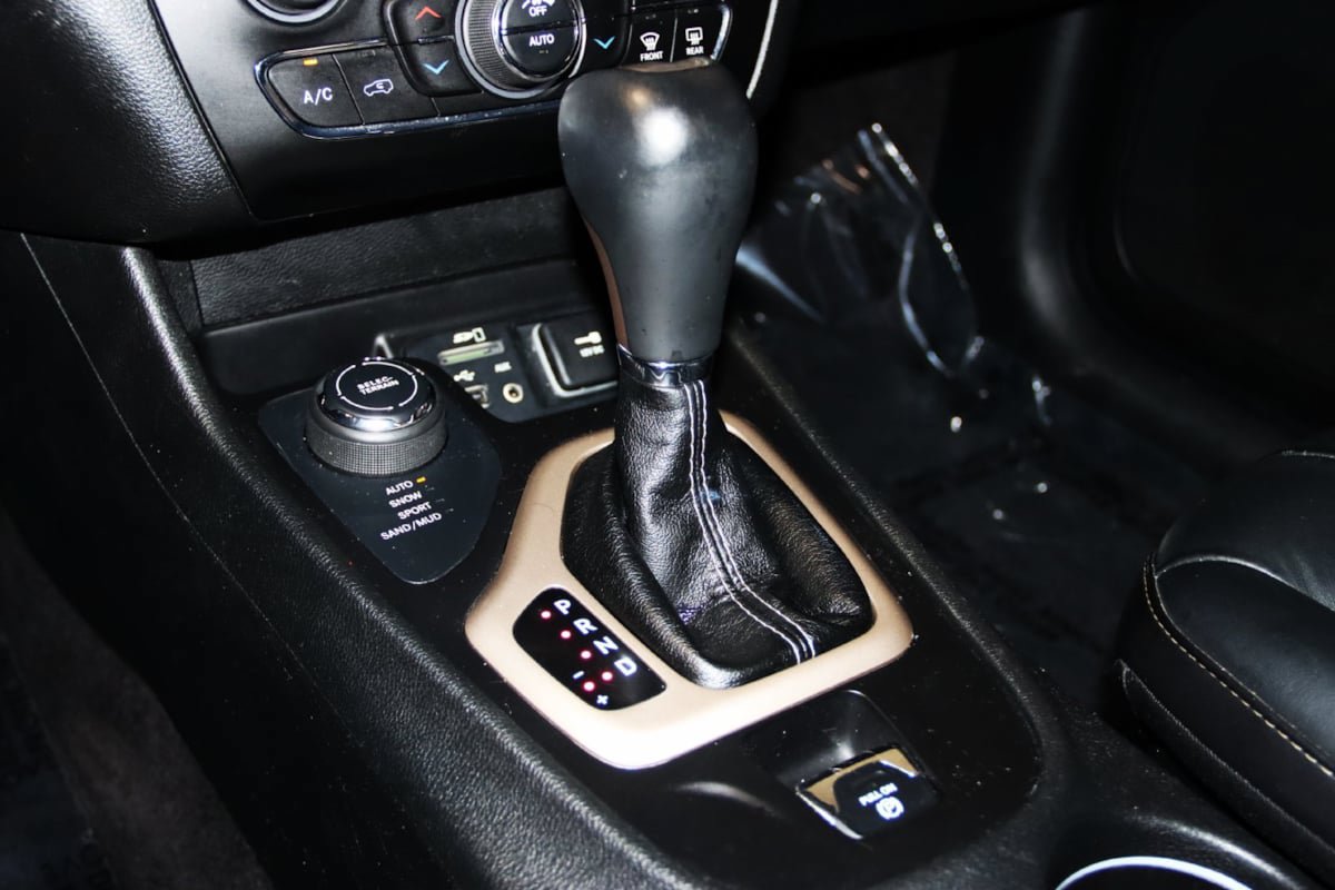 Used 2017 Jeep Cherokee High Altitude AWD/4WD image 39