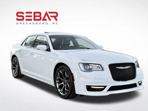 Used 2018 Chrysler 300 S w/ 300S Premium Group image 10