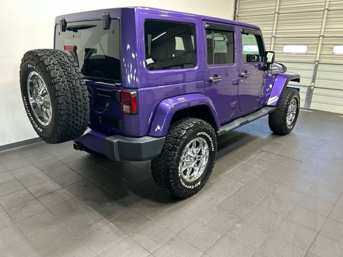 Used 2018 Jeep Wrangler Unlimited Sahara AWD/4WD image 3