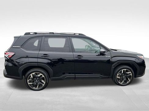 Used 2025 Subaru Forester Premium AWD/4WD image 4