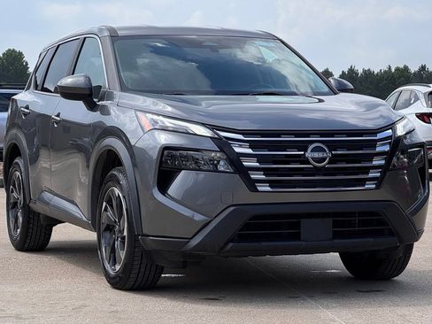 Used 2024 Nissan Rogue SV FWD image 9