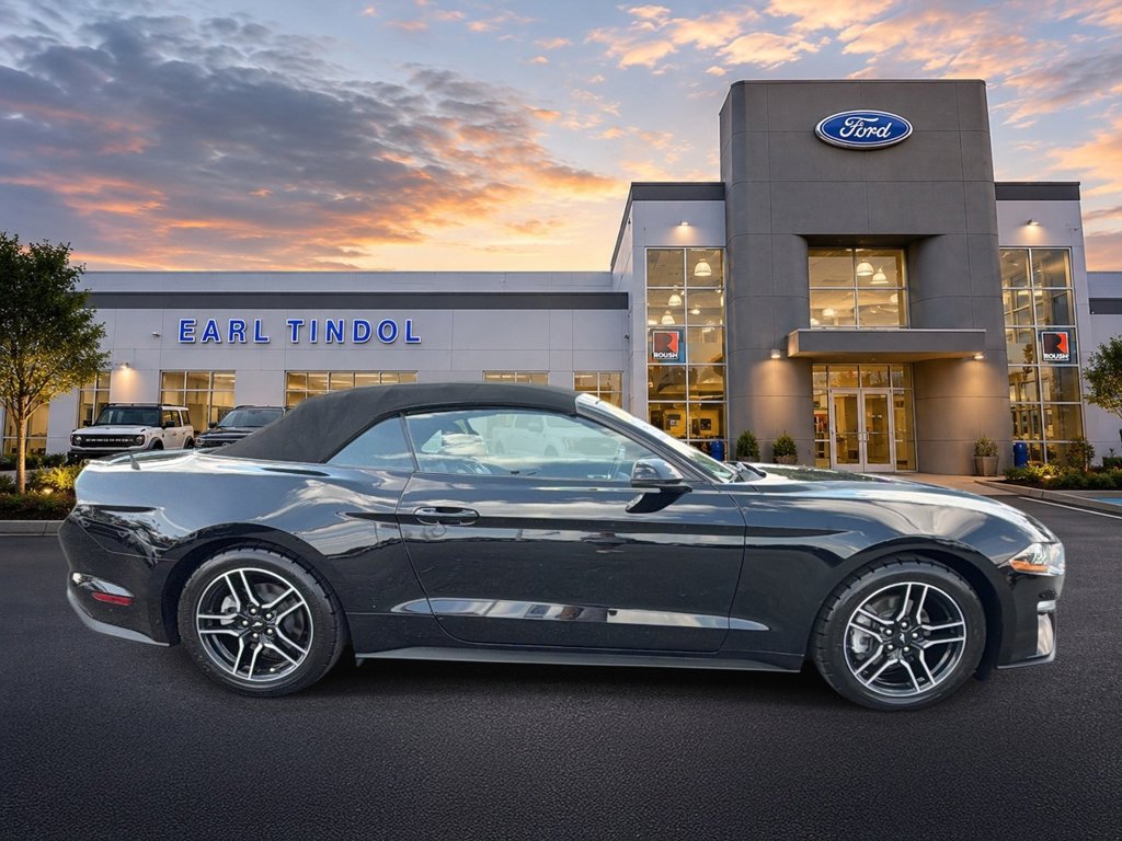 Used 2020 Ford Mustang Premium RWD image 9