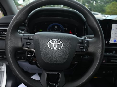 Used 2025 Toyota Camry LE FWD image 12