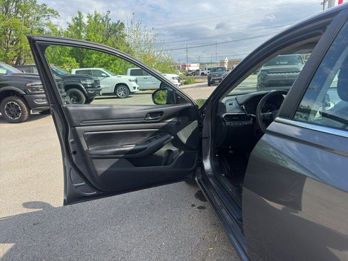 Used 2024 Nissan Altima 2.5 S image 18