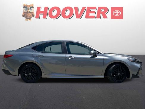 Used 2025 Toyota Camry SE w/ Convenience Package FWD image 2