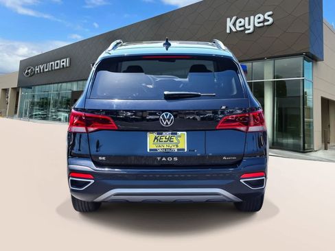 Used 2023 Volkswagen Taos SE w/ Panoramic Sunroof Package AWD/4WD image 6