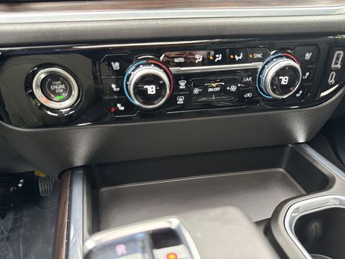 Used 2022 GMC Sierra 1500 SLT w/ SLT Convenience Package AWD/4WD image 19