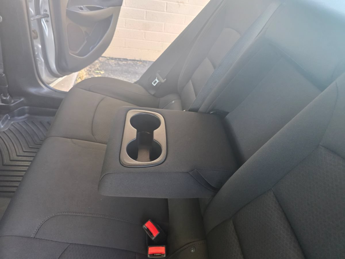 Used 2018 Chevrolet Malibu LT FWD image 25