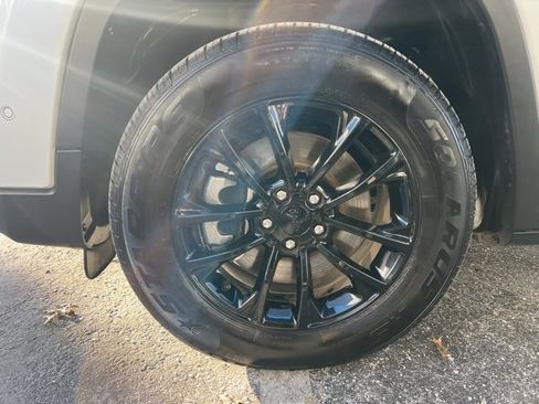 Used 2023 Jeep Cherokee Altitude Lux image 42