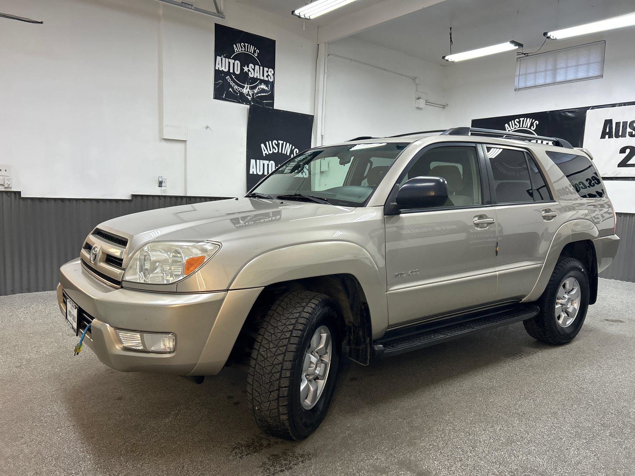Used 2004 Toyota 4Runner SR5 AWD/4WD image 3