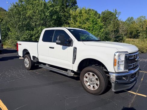 Used 2024 Ford F250 XLT AWD/4WD image 2
