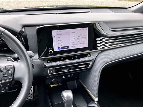 Used 2025 Toyota Camry SE FWD image 6