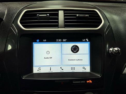 Used 2017 Ford Explorer XLT w/ Equipment Group 201A FWD image 19