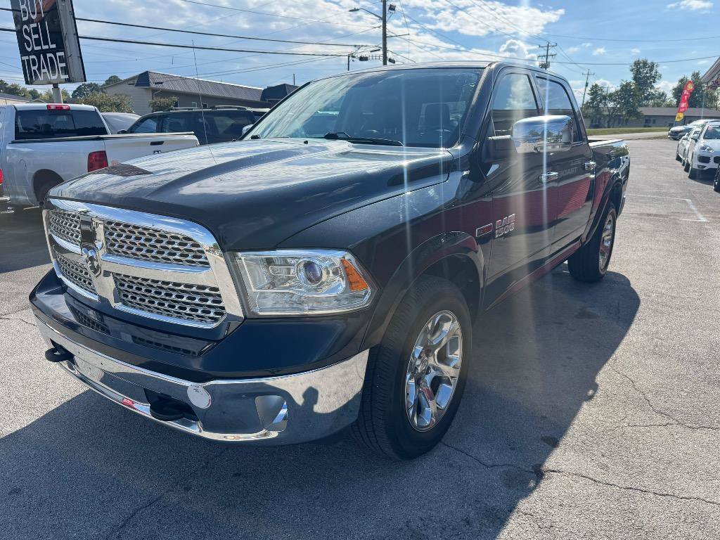 Used 2016 RAM 1500 Laramie w/ Convenience Group AWD/4WD image 2