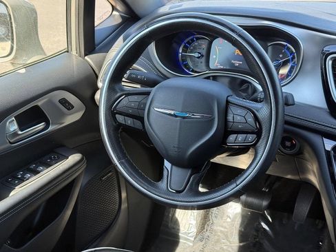 Used 2020 Chrysler Pacifica Limited w/ Advanced Safetytec Group FWD image 14