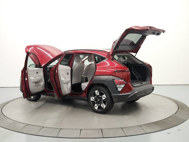 Used 2025 Hyundai Kona SEL FWD image 14