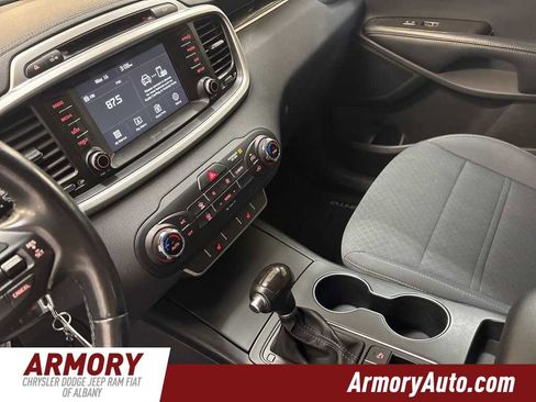 Used 2017 Kia Sorento LX w/ LX Convenience Package image 14