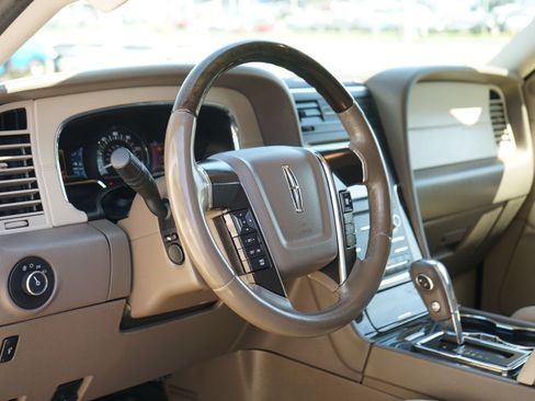 Used 2016 Lincoln Navigator Select AWD/4WD image 14