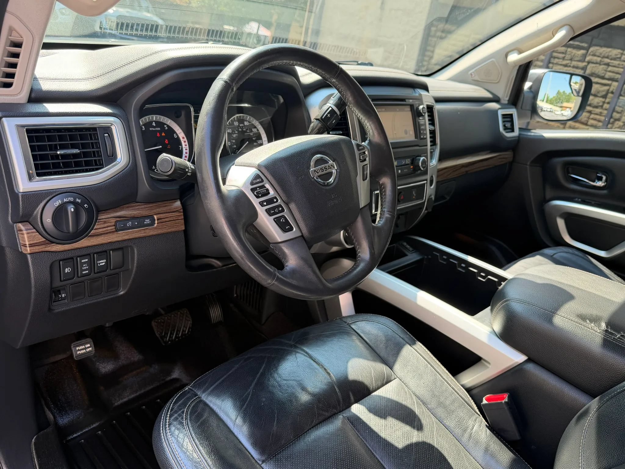 Used 2017 Nissan Titan SL AWD/4WD image 23