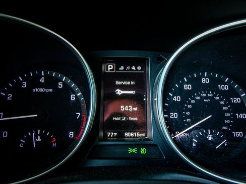 Used 2018 Hyundai Santa Fe Sport image 2