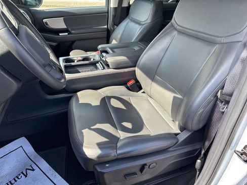 Used 2025 Ford Expedition Active AWD/4WD image 5