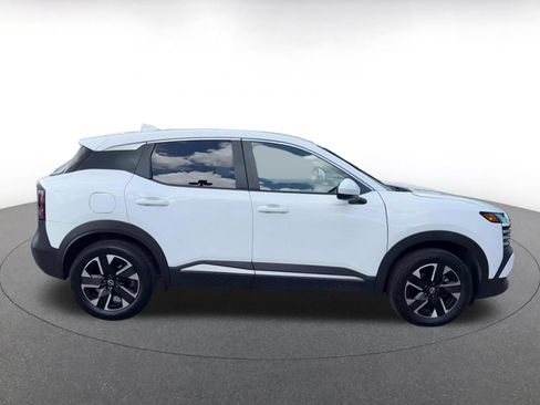 Used 2025 Nissan Kicks SV AWD/4WD image 13