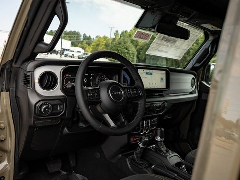 Used 2025 Jeep Wrangler Unlimited Sport AWD/4WD image 13