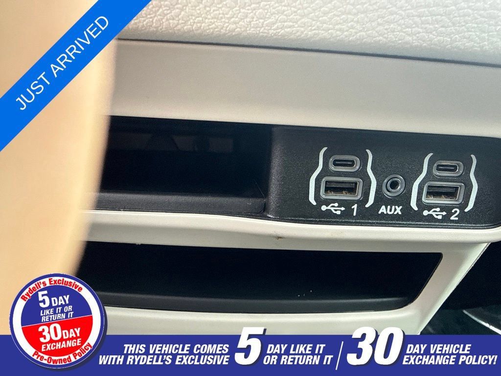 Certified 2024 Chrysler Pacifica Touring-L FWD image 34