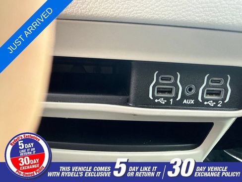 Certified 2024 Chrysler Pacifica Touring-L FWD image 34