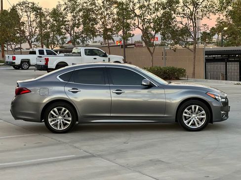 Used 2018 INFINITI Q70 Luxe image 4