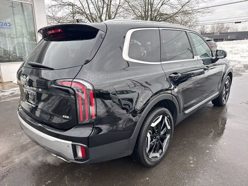 Used 2023 Kia Telluride EX w/ EX Captain's Chair Package image 4