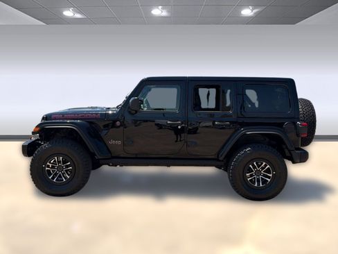 Used 2025 Jeep Wrangler Unlimited Rubicon AWD/4WD image 2