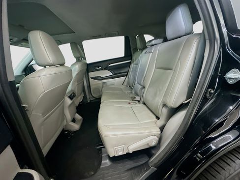 Used 2017 Toyota Highlander XLE w/ Protection Package #3 AWD/4WD image 30