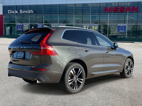 Used 2019 Volvo XC60 T5 Momentum w/ Protection Package image 6