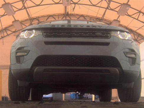 Used 2018 Land Rover Discovery Sport HSE AWD/4WD image 3