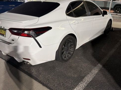 Used 2023 Toyota Camry SE image 4