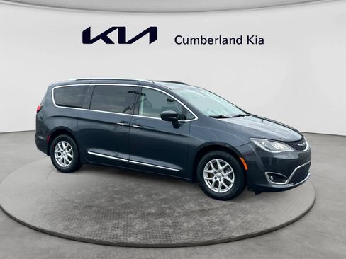 Used 2020 Chrysler Pacifica Touring-L FWD image 7
