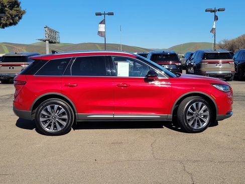 Used 2022 Lincoln Corsair Reserve image 3