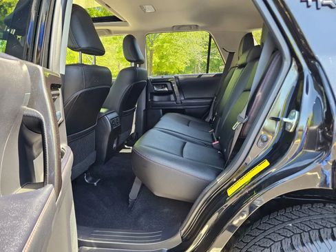 Used 2022 Toyota 4Runner TRD Off-Road Premium AWD/4WD image 12