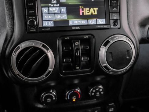 Used 2016 Jeep Wrangler Unlimited Rubicon image 24