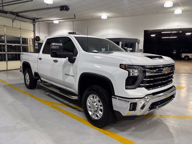 Used 2026 Chevrolet Silverado 2500 LTZ w/ LTZ Convenience Package AWD/4WD image 4