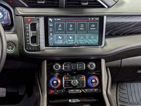 Used 2023 GMC Yukon Denali image 30