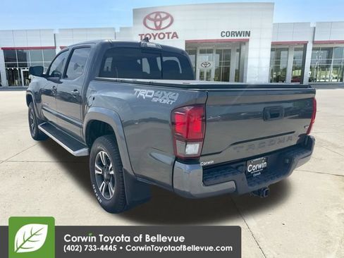 Used 2018 Toyota Tacoma TRD Sport AWD/4WD image 3