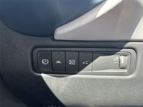 New 2025 Chevrolet Equinox EV LT image 18