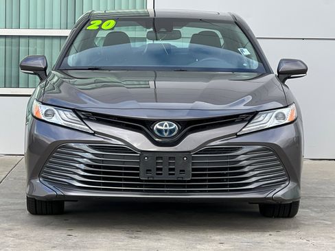 Used 2020 Toyota Camry XLE w/ Sunroof Package image 6