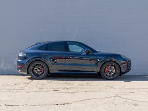 New 2026 Porsche Cayenne GTS image 8