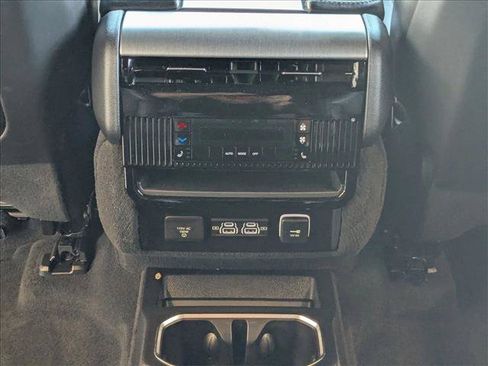 Certified 2025 Jeep Wagoneer Series II w/ Convenience Group I AWD/4WD image 17