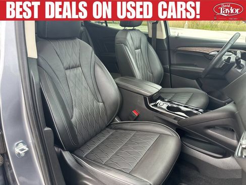 Used 2022 Buick Envision Avenir w/ Technology Package II FWD image 28