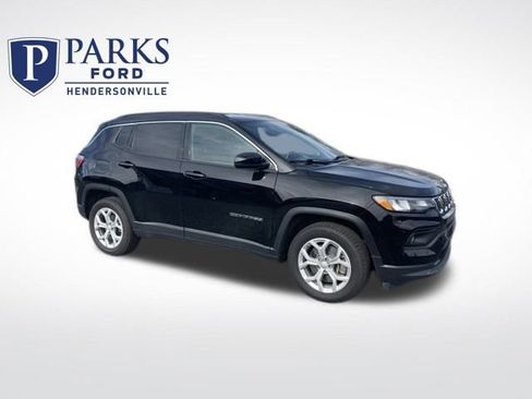 Used 2024 Jeep Compass Latitude image 1
