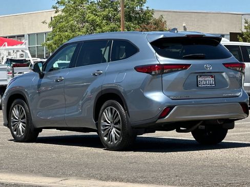 Used 2022 Toyota Highlander Platinum AWD/4WD image 6